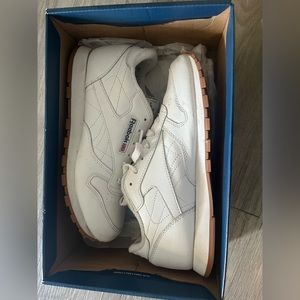 White Reebok Classic Leather Athletic Shoe Size 5W